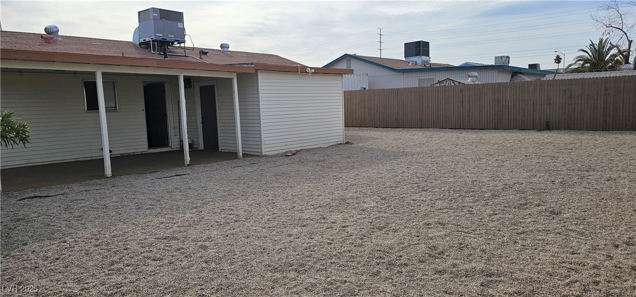 5494 Waltham Lane Property Photo 14