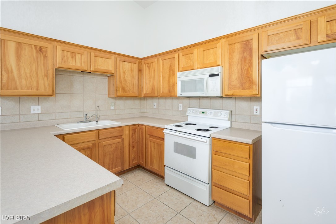 700 Aztec Circle 12b Property Photo 7