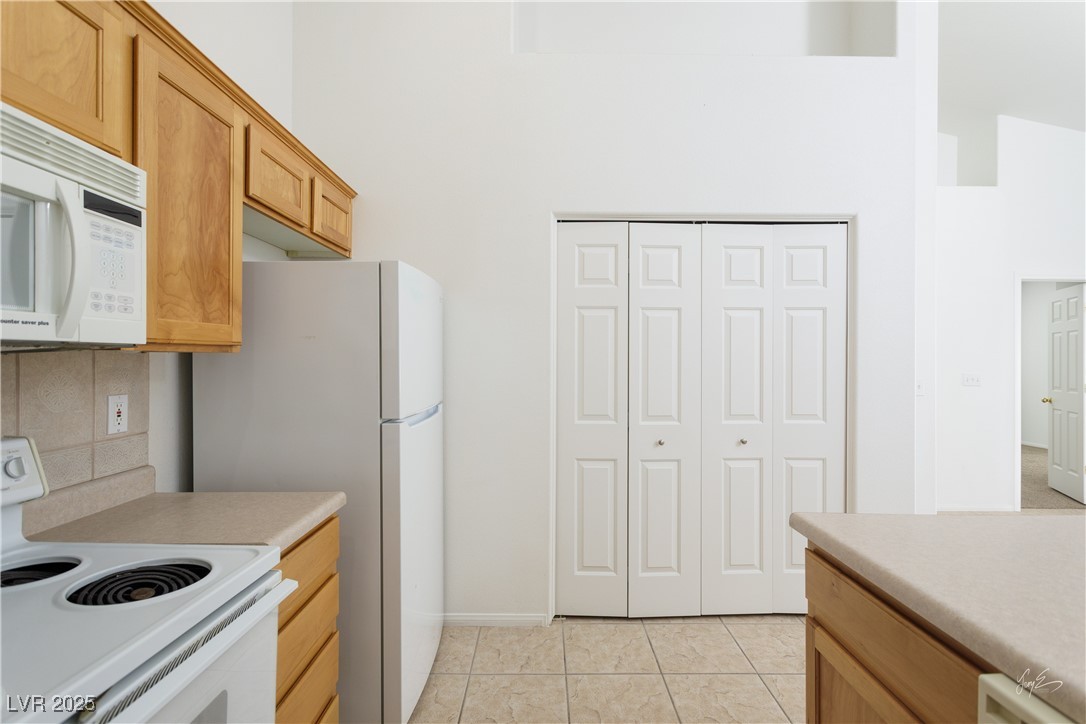 700 Aztec Circle 12b Property Photo 8