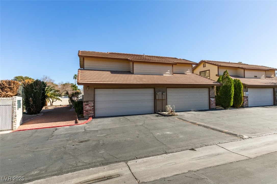 3484 Nightflower Lane B Property Photo 4