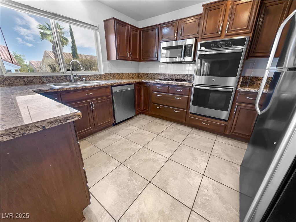 2456 Palmridge Drive Property Photo 6