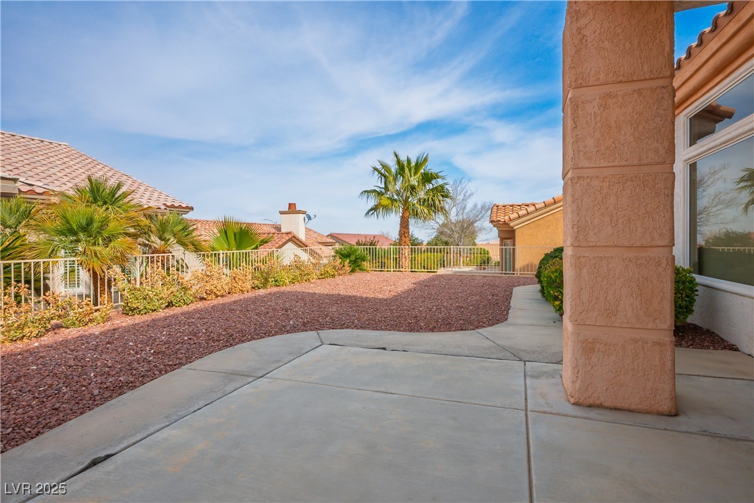 10132 Cresent Creek Drive Property Photo 22
