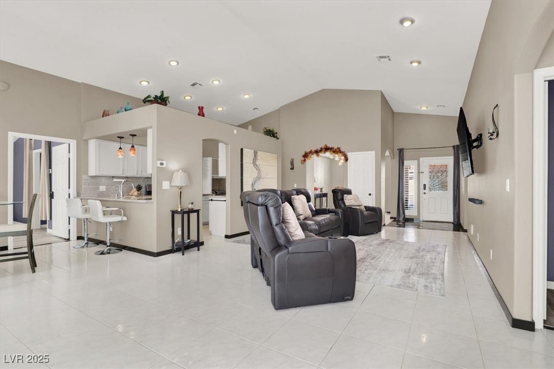 5049 Forest Oaks Drive Property Photo 9