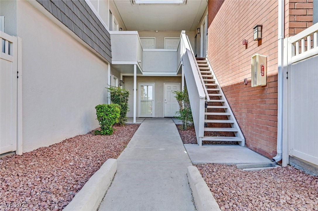 668 Oakmont Avenue 1724 Property Photo 3
