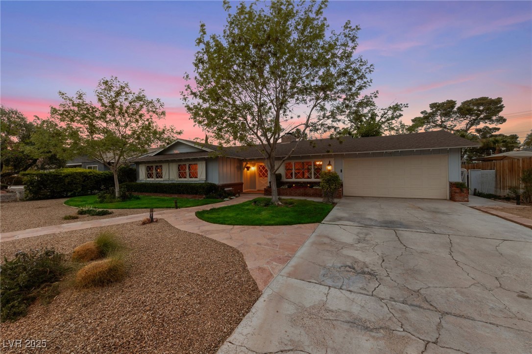 2400 Llewellyn Drive Property Photo 3