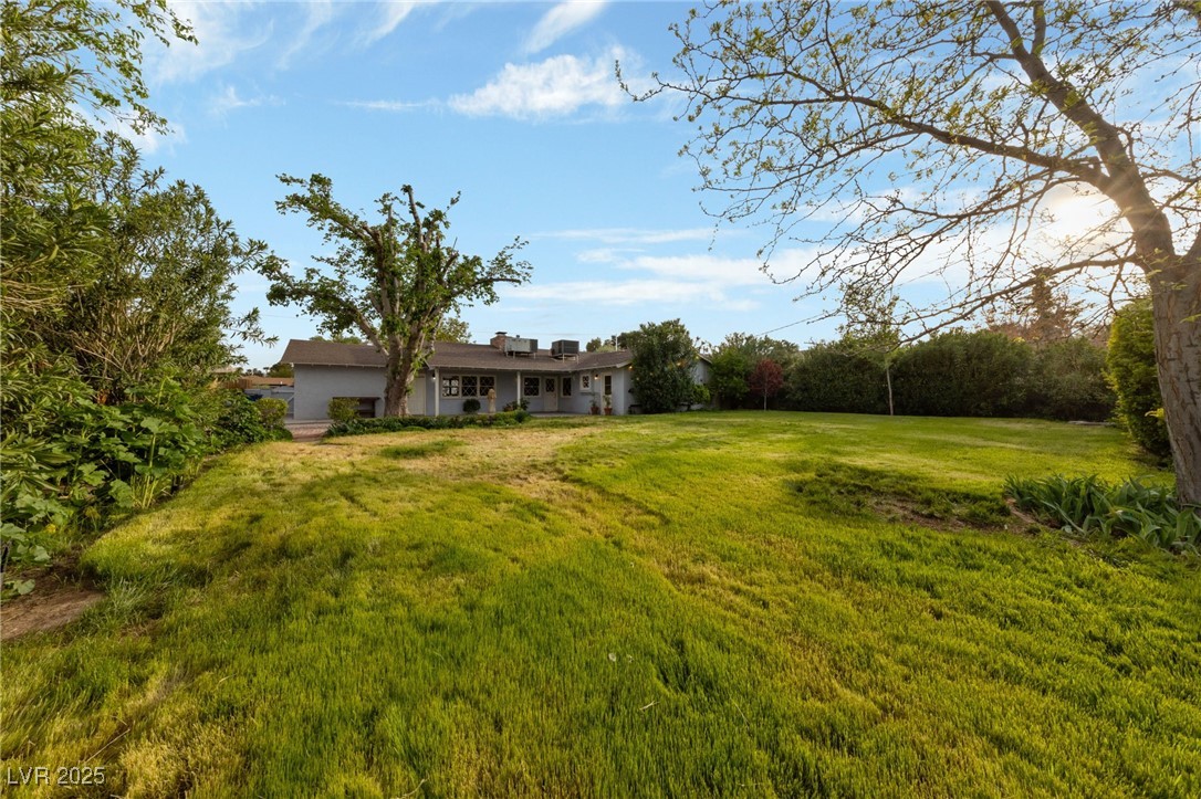 2400 Llewellyn Drive Property Photo 4