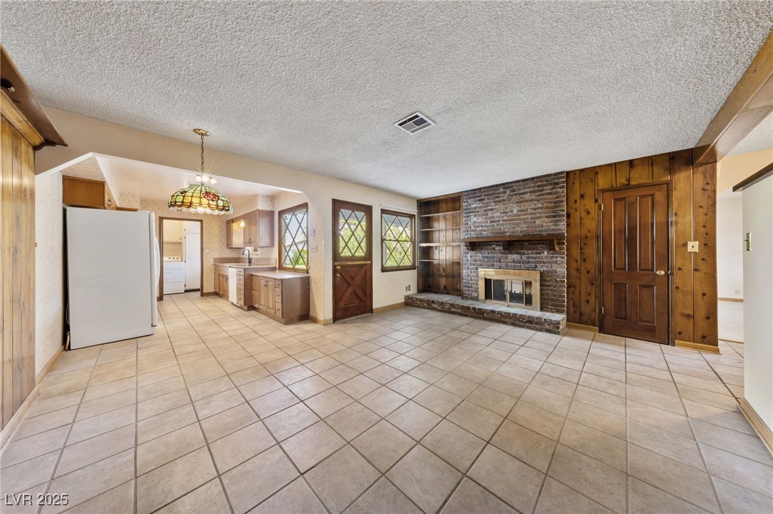 2400 Llewellyn Drive Property Photo 6