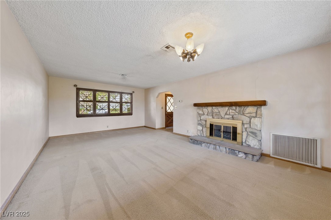 2400 Llewellyn Drive Property Photo 13