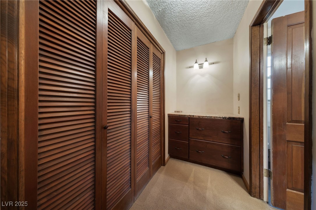2400 Llewellyn Drive Property Photo 20