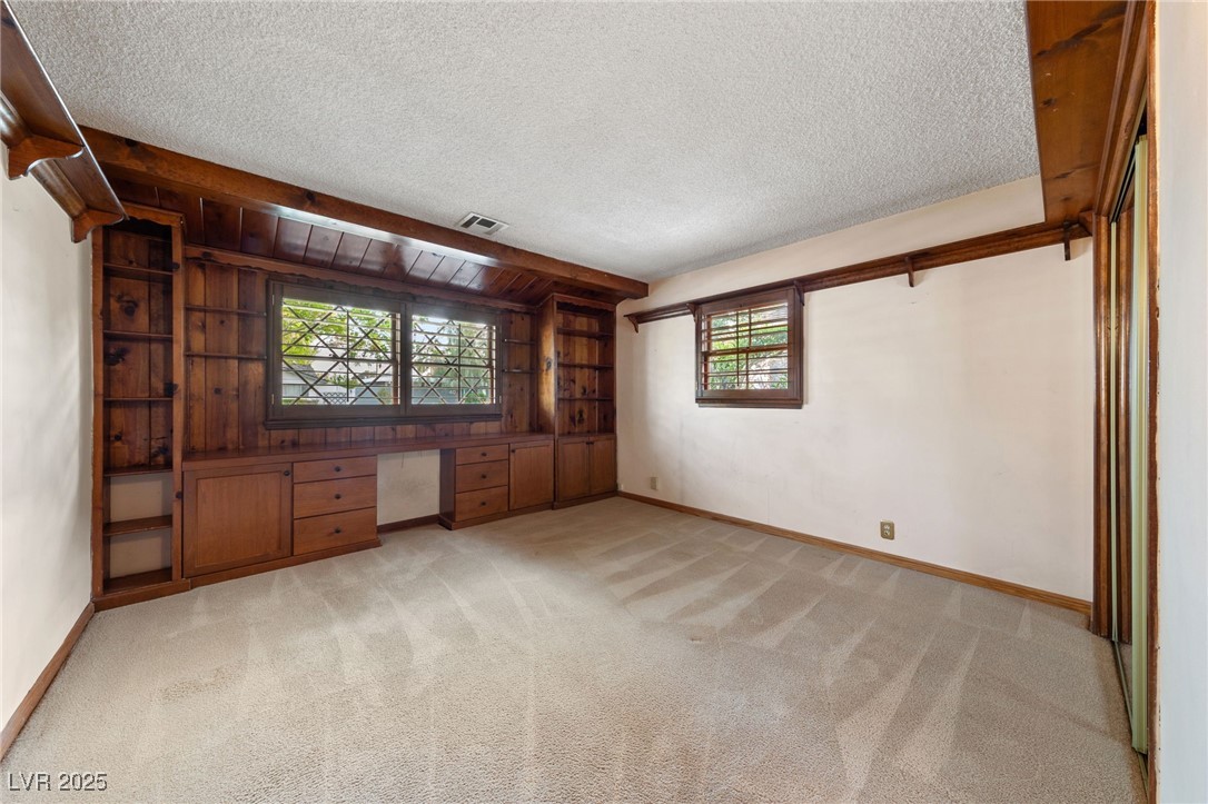 2400 Llewellyn Drive Property Photo 23