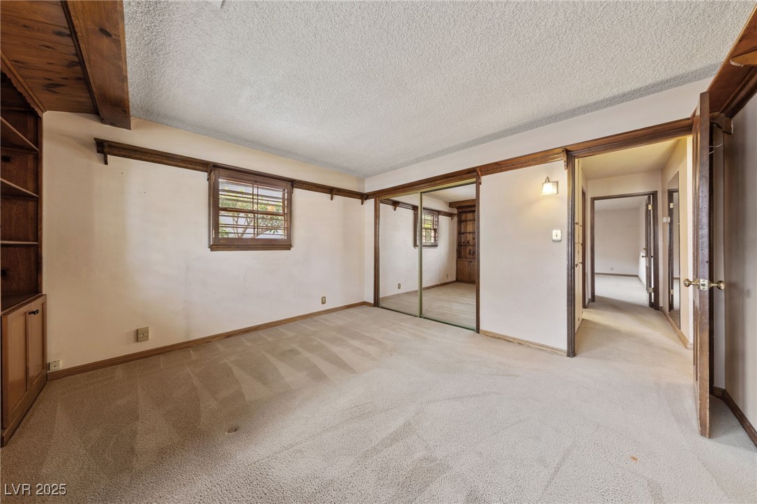 2400 Llewellyn Drive Property Photo 24
