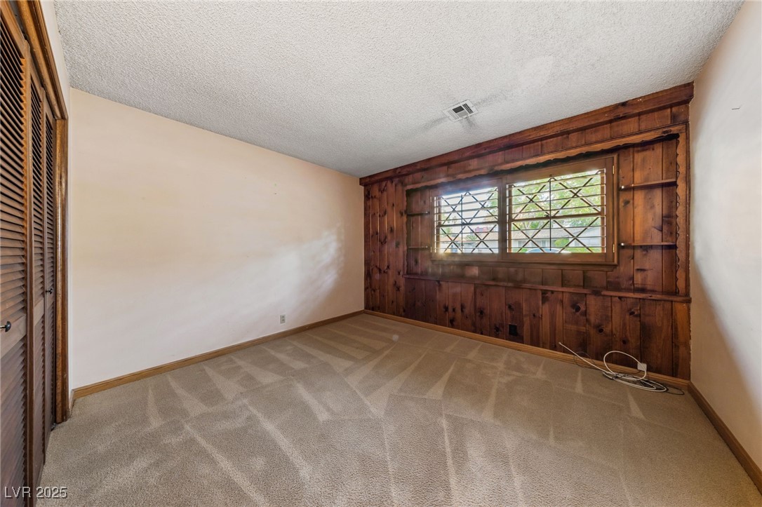 2400 Llewellyn Drive Property Photo 25