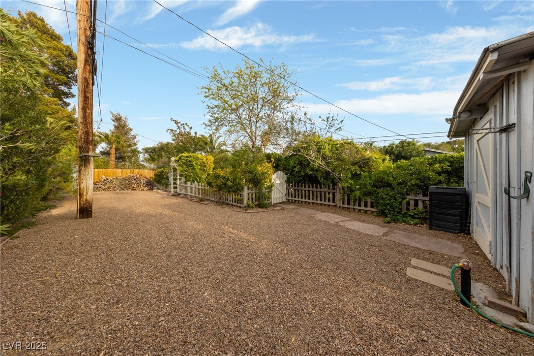 2400 Llewellyn Drive Property Photo 31
