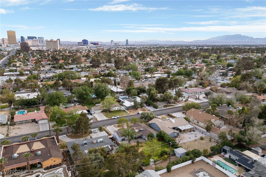 2400 Llewellyn Drive Property Photo 41
