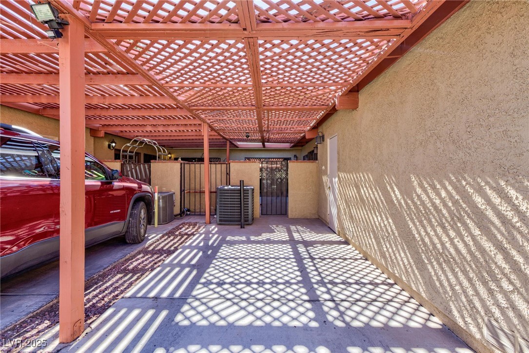 2405 Pickwick Drive Property Photo 40