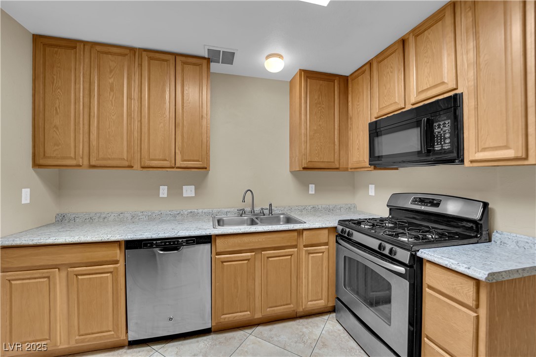 2136 Velvet Hill Avenue Property Photo 11