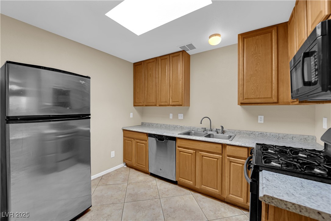 2136 Velvet Hill Avenue Property Photo 12