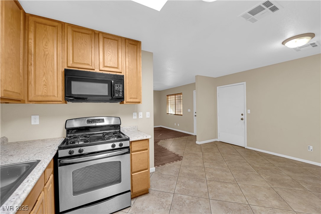2136 Velvet Hill Avenue Property Photo 13