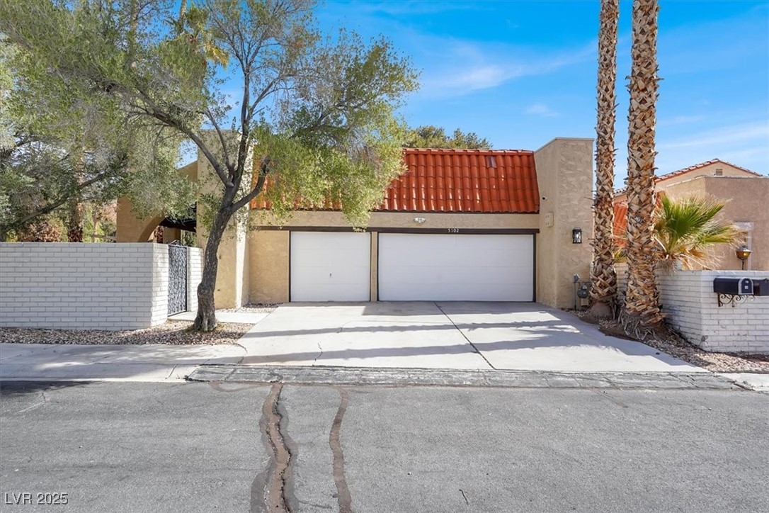 5102 Tennis Court Property Photo 1
