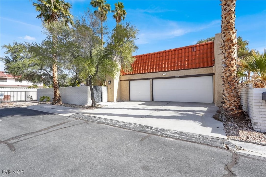 5102 Tennis Court Property Photo 2