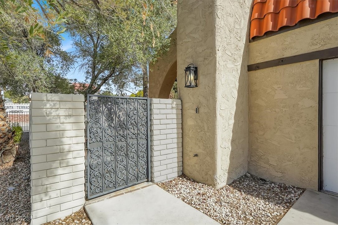 5102 Tennis Court Property Photo 3