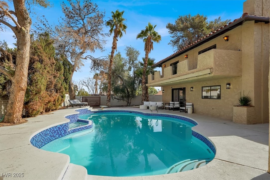 5102 Tennis Court Property Photo 6