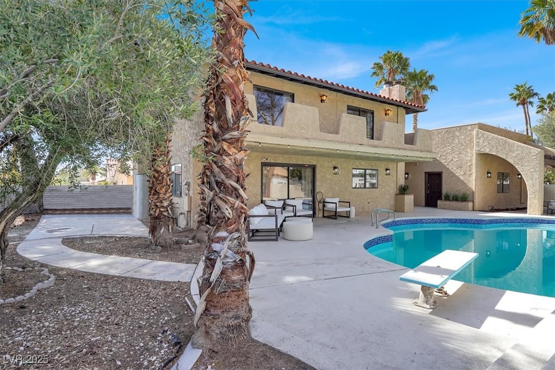 5102 Tennis Court Property Photo 9