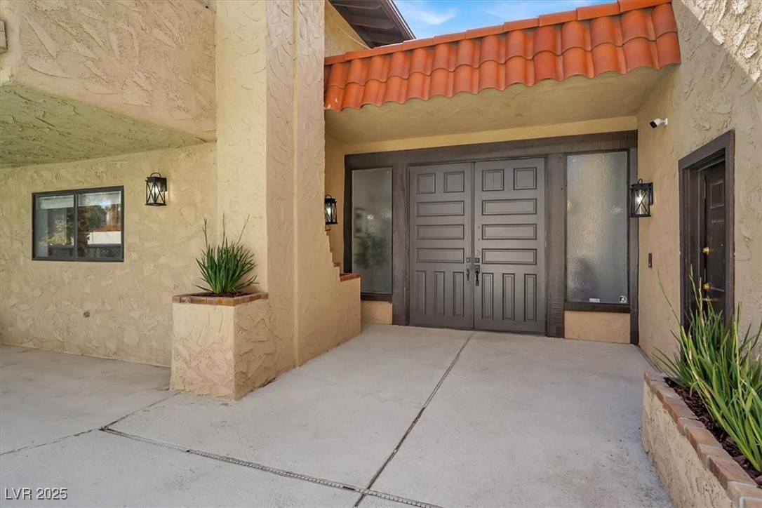 5102 Tennis Court Property Photo 10