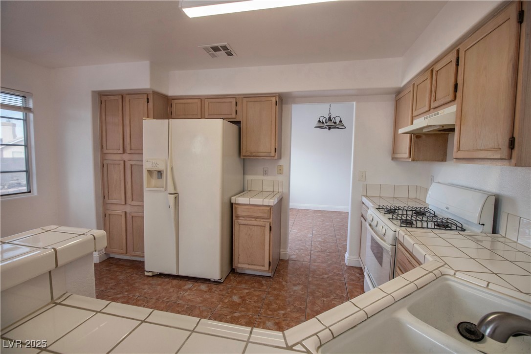2533 Lazy Brook Drive Property Photo 3