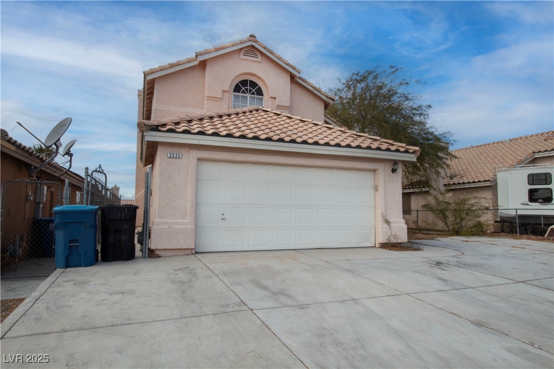 2533 Lazy Brook Drive Property Photo 6
