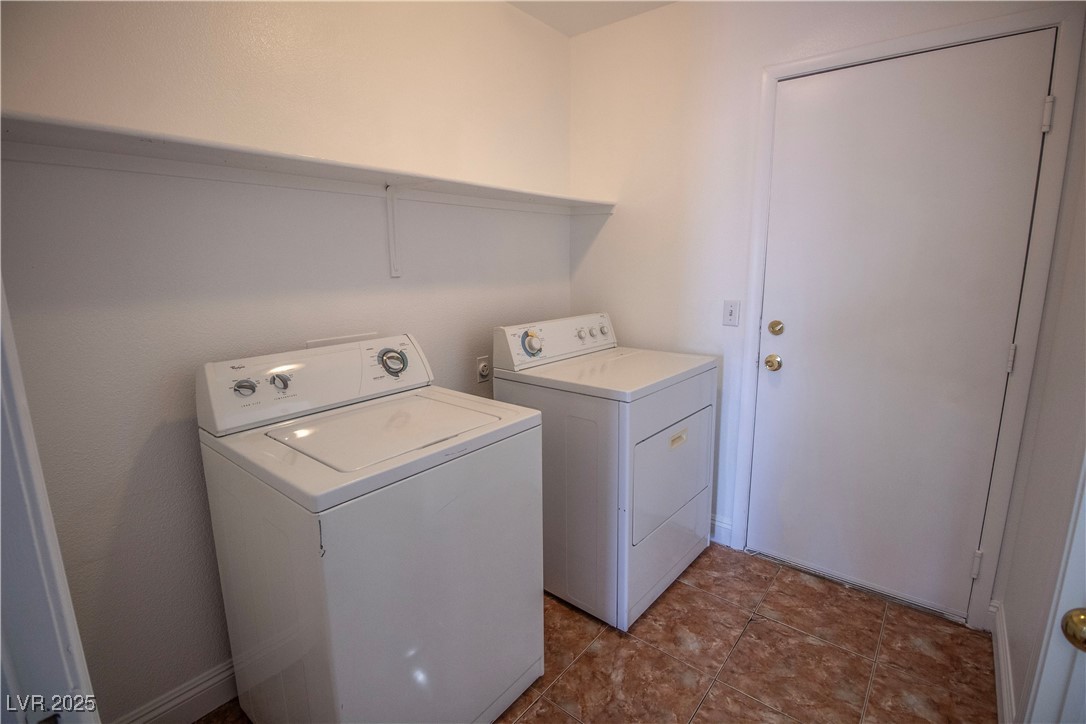2533 Lazy Brook Drive Property Photo 18