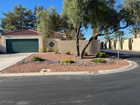2711 Seabridge Drive Property Photo 2
