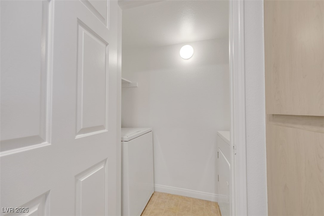 231 West Horizon Ridge Parkway 527 Property Photo 23