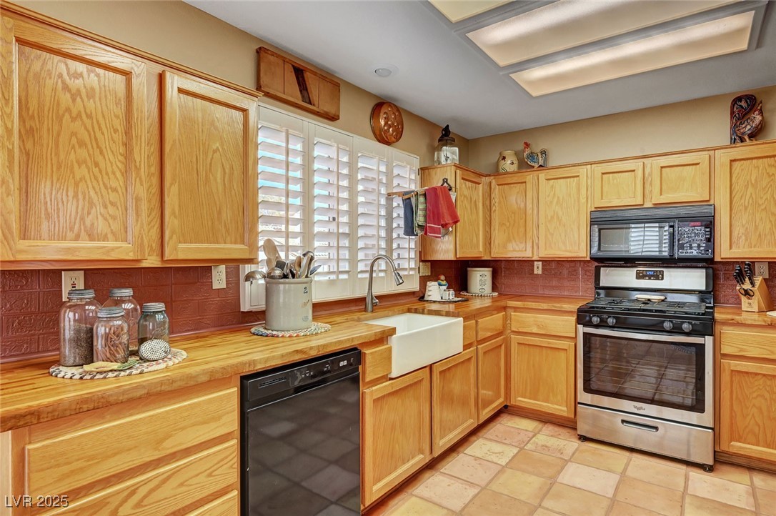 9912 Woodhouse Drive Property Photo 20