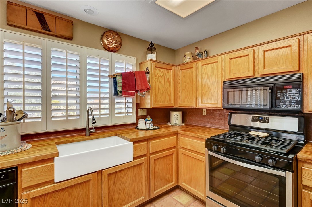 9912 Woodhouse Drive Property Photo 22