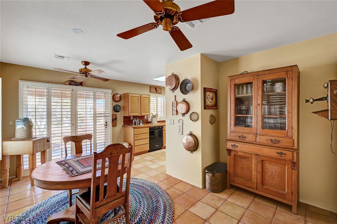 9912 Woodhouse Drive Property Photo 25