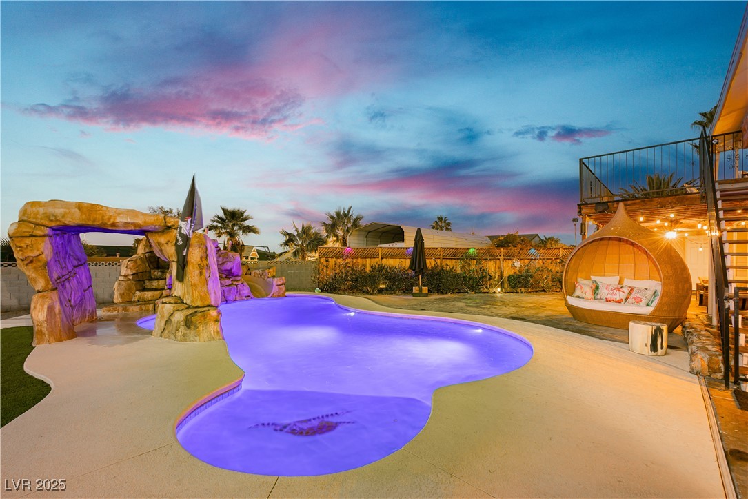 200 East Desert Rose Drive Property Photo 1