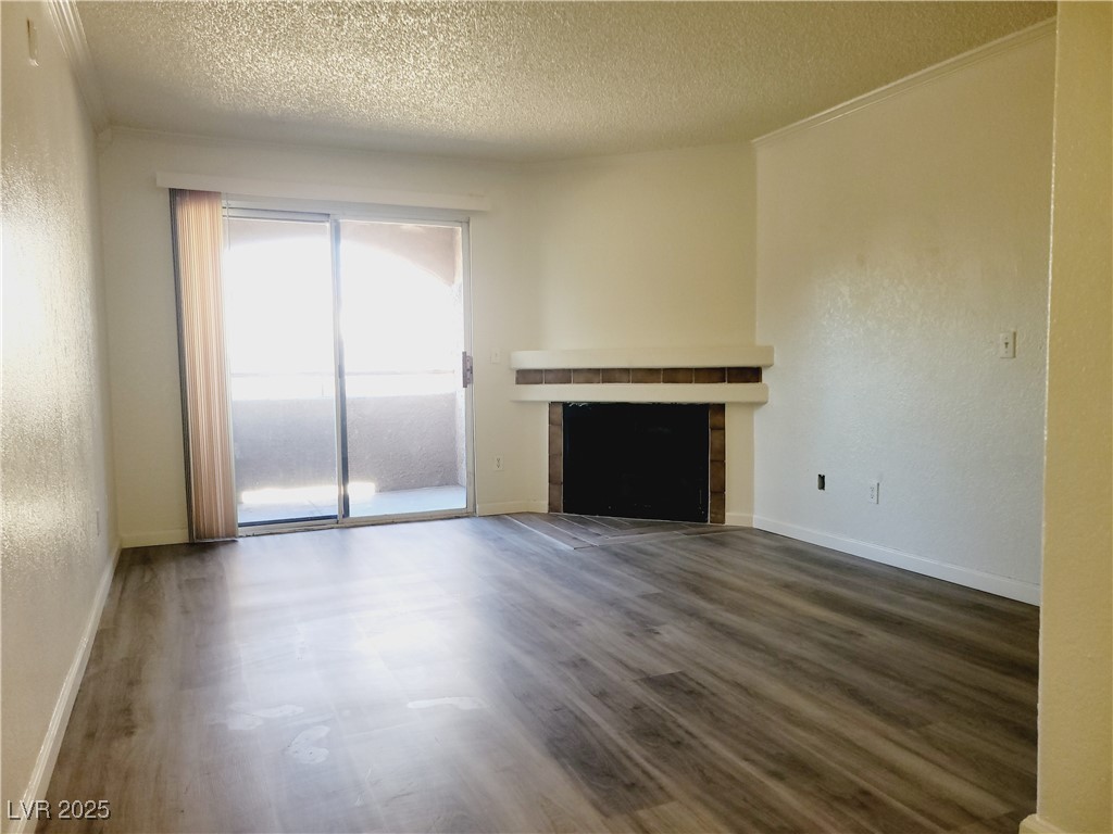 221 Mission Newport Lane 208 Property Photo 4