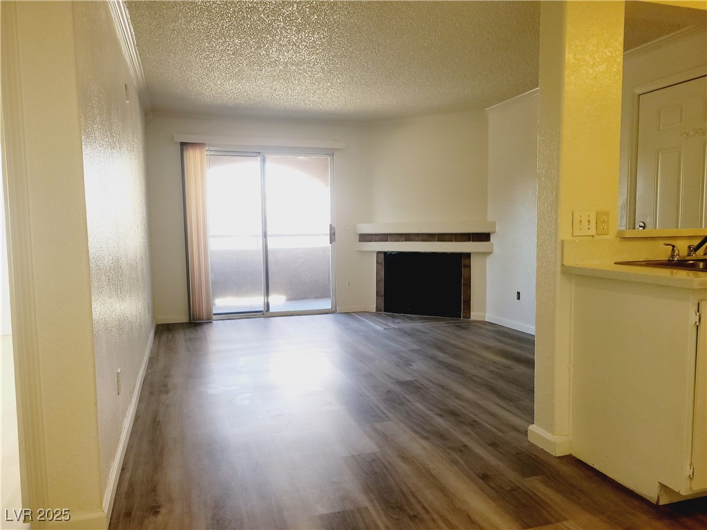 221 Mission Newport Lane 208 Property Photo 5