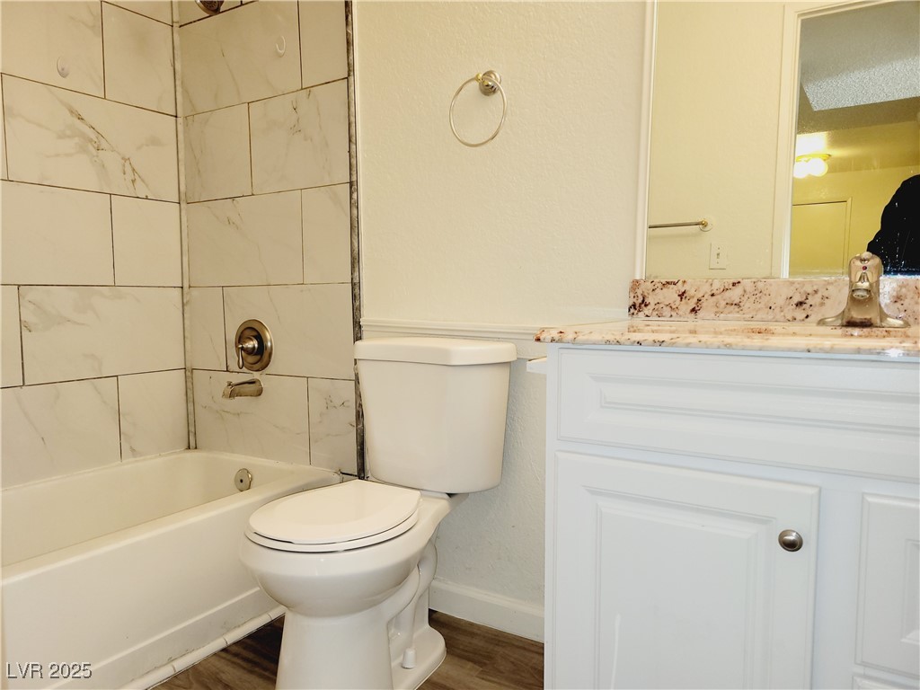 221 Mission Newport Lane 208 Property Photo 14