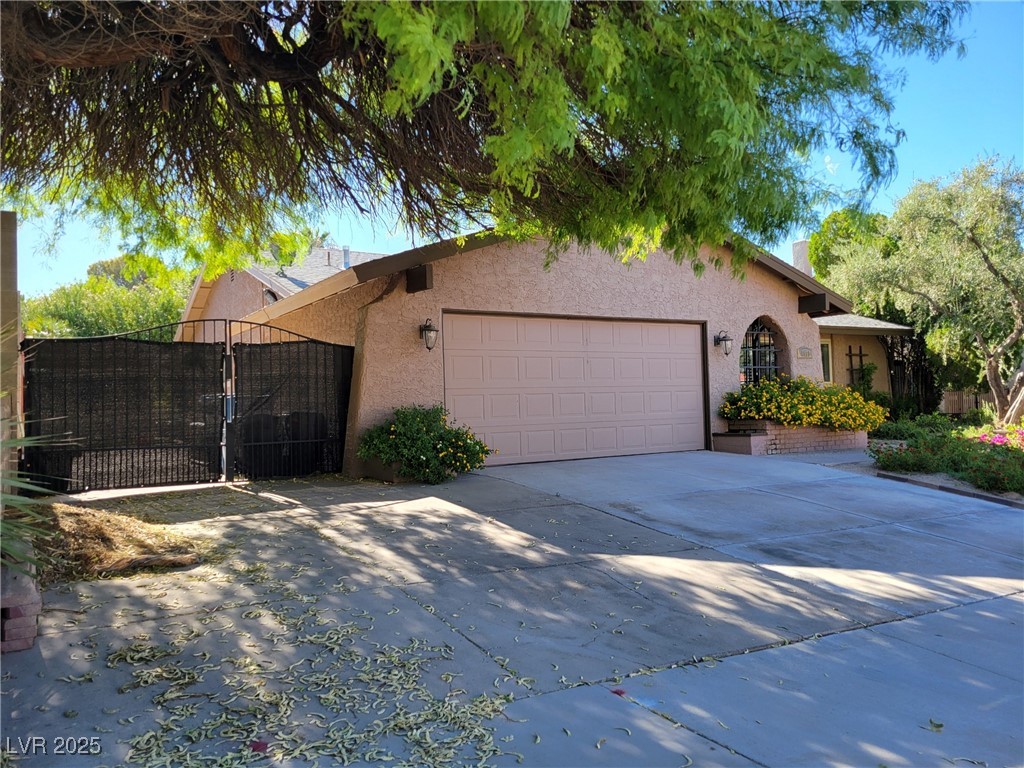 5050 Grandview Drive Property Photo 3
