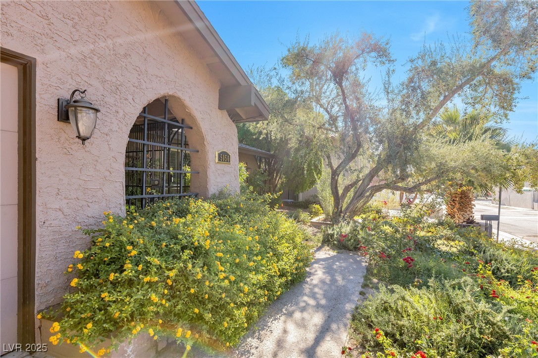 5050 Grandview Drive Property Photo 5