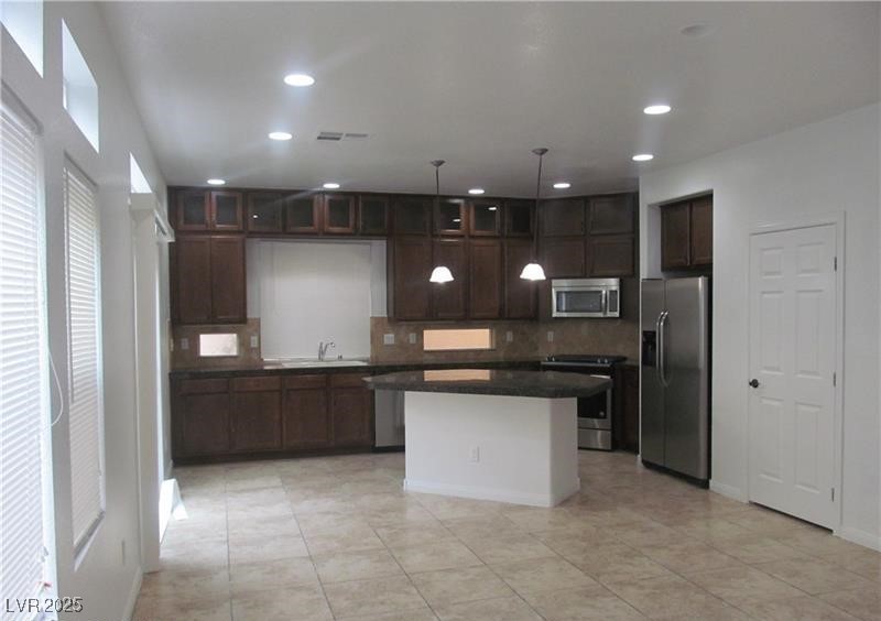 6824 Philharmonic Avenue Property Photo 7