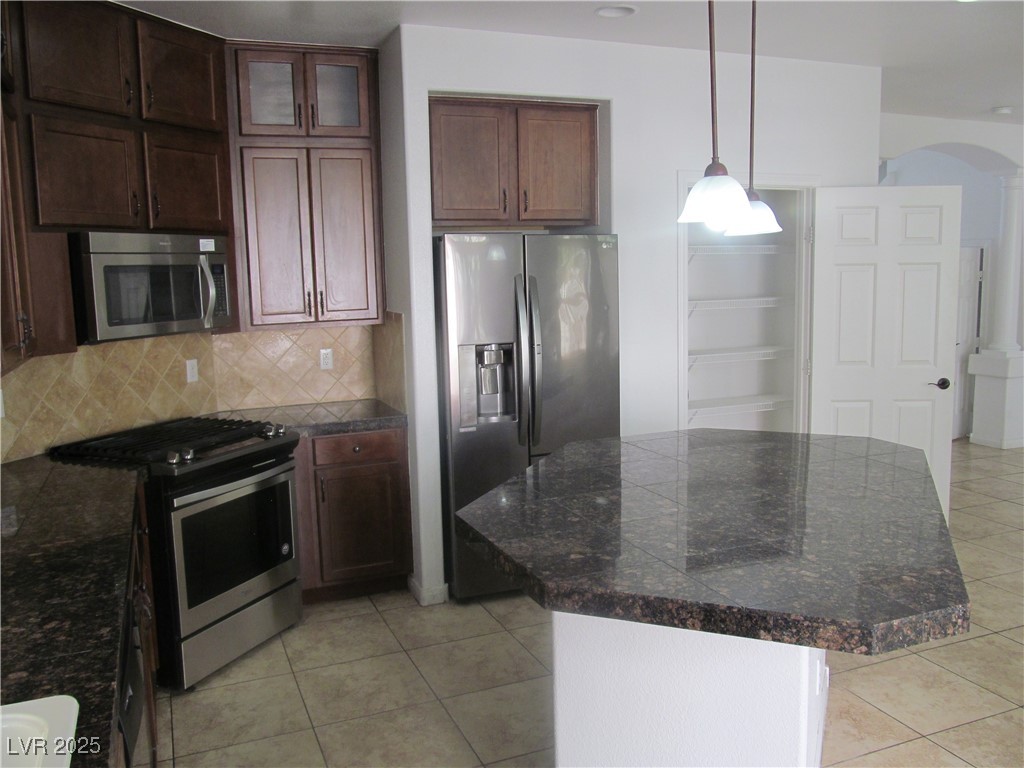6824 Philharmonic Avenue Property Photo 8