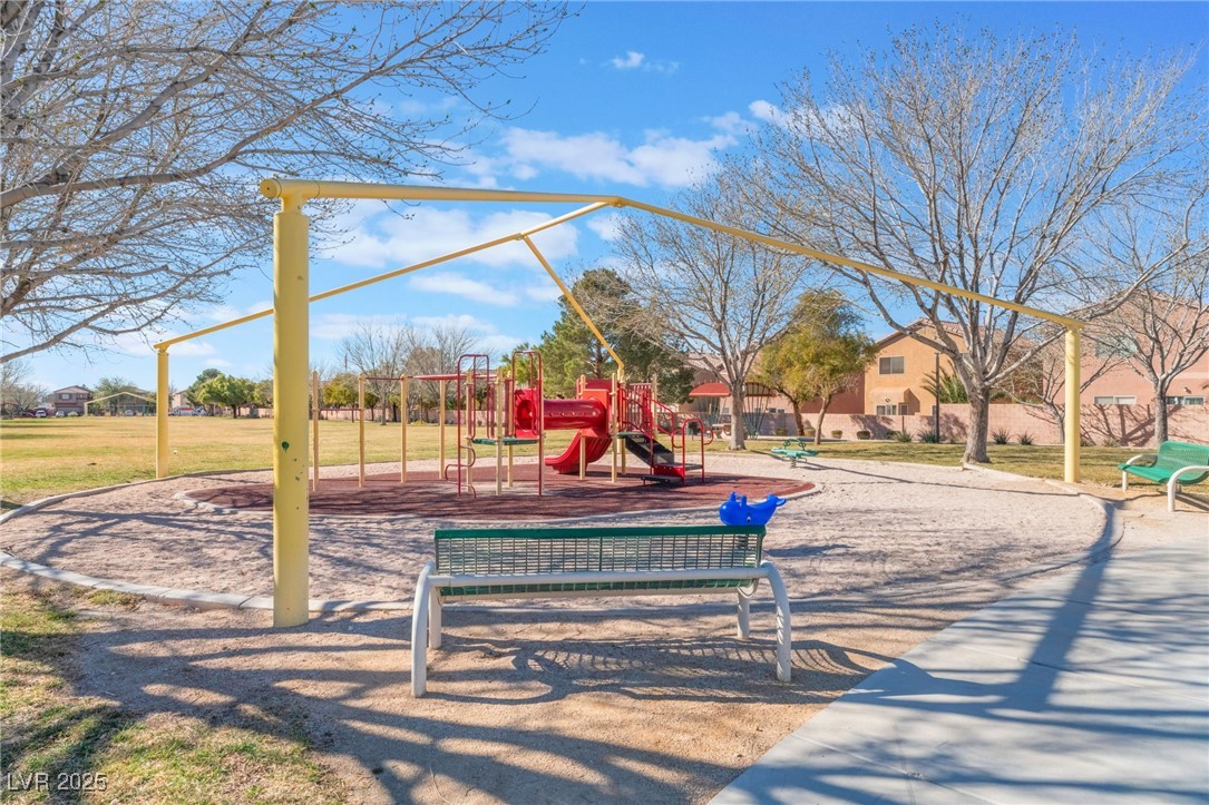 6061 Leaping Foal Street Property Photo 32