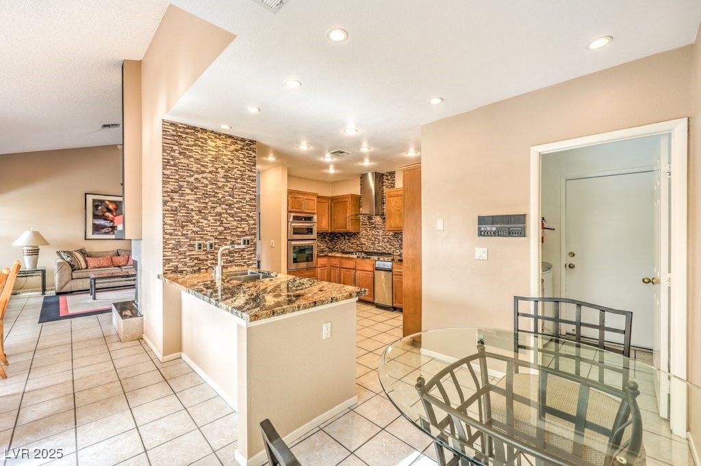 213 North Cimarron Road Property Photo 11