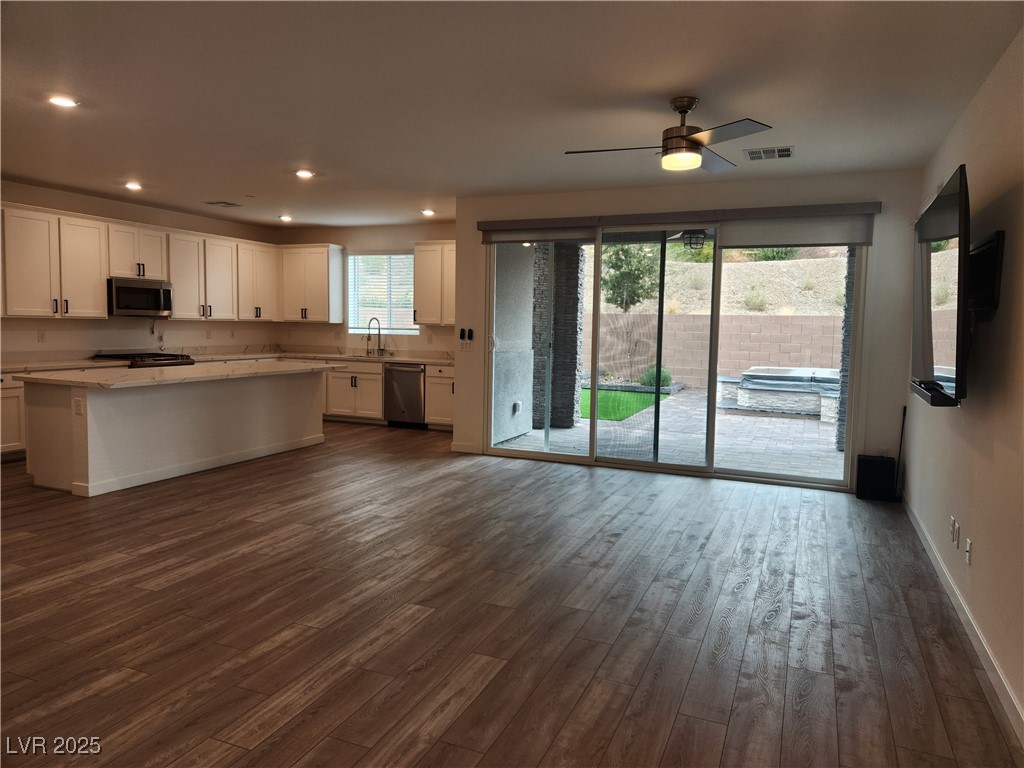 44 Strada Moscato Property Photo 5