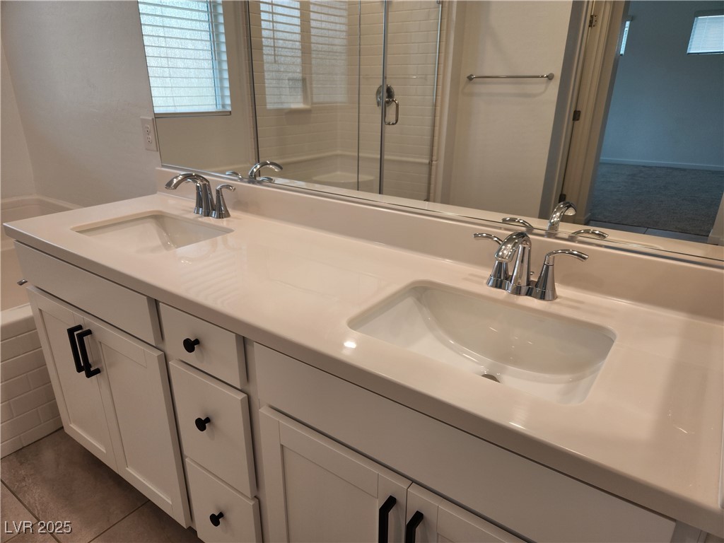 44 Strada Moscato Property Photo 34