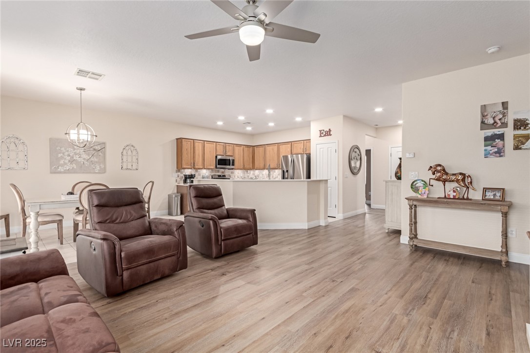 7640 Fieldfare Drive Property Photo 10