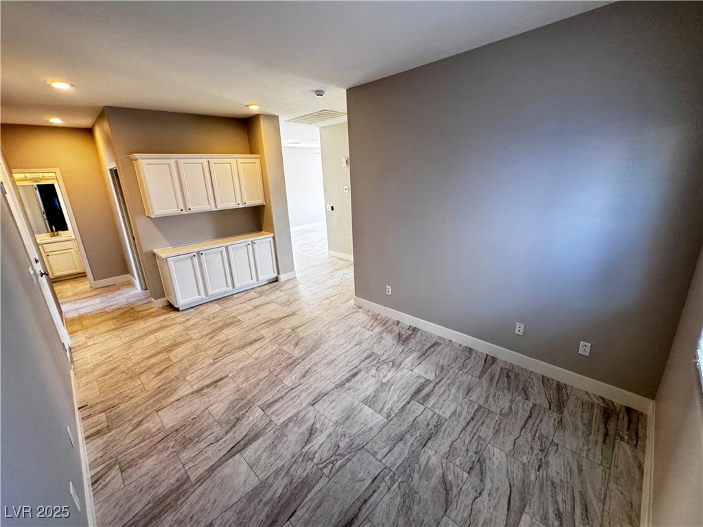 7113 Russell Ranch Avenue Property Photo 15